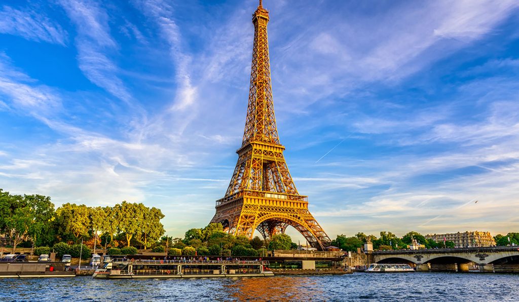 Tháp Eiffel: Biểu tượng vĩnh cửu của Paris 1 Thap Eiffel Bieu tuong vinh cuu giua long Paris