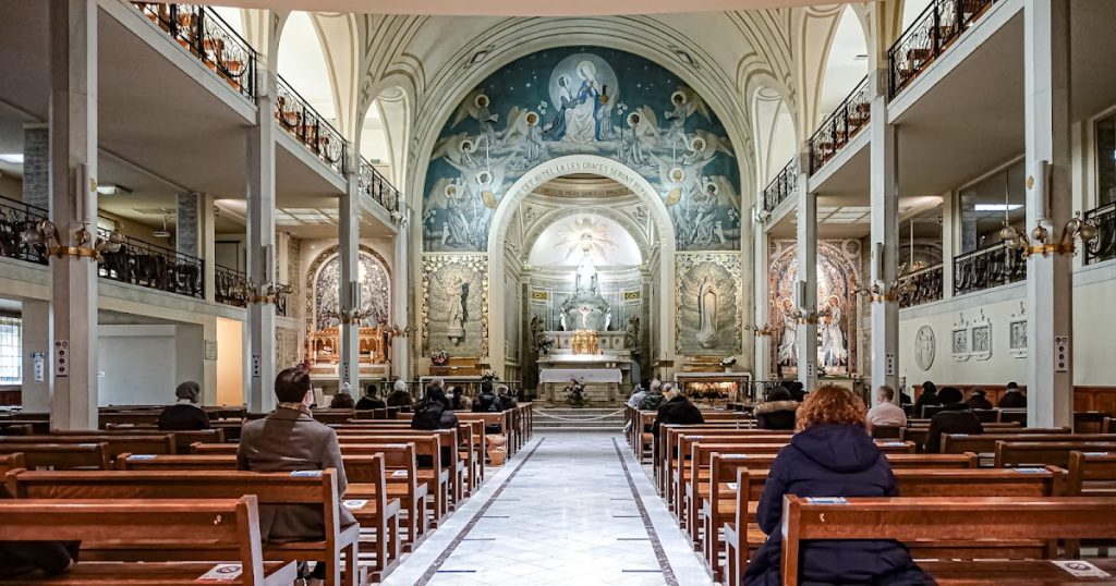 Nhà nguyện Miraculous Medal: Chốn hồng ân lặng lẽ giữa lòng Paris 7 chapelle de la medaille miraculeuse catherine laboure rue du bac paris 7 00