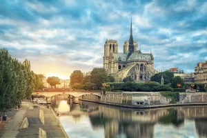 Notre Dame Paris - Hơn 850 năm lịch sử giữa trái tim nước Pháp 1 Paris Notre Dame bigstock credit bbsferrari