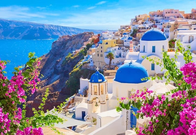 santorini vien ngoc quy giua bien aegean 1744089393